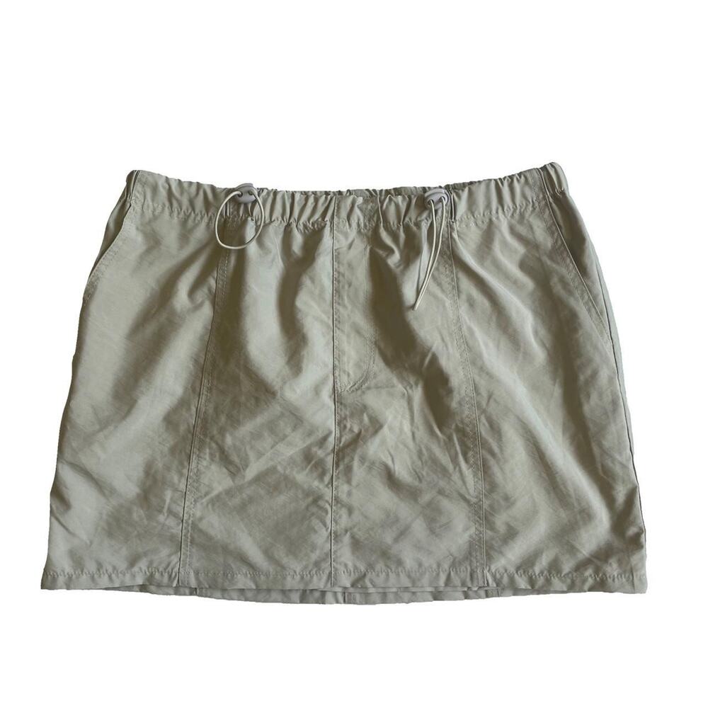 Sporty mini skirt